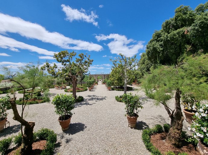 Villa La Pagliaia garden 3